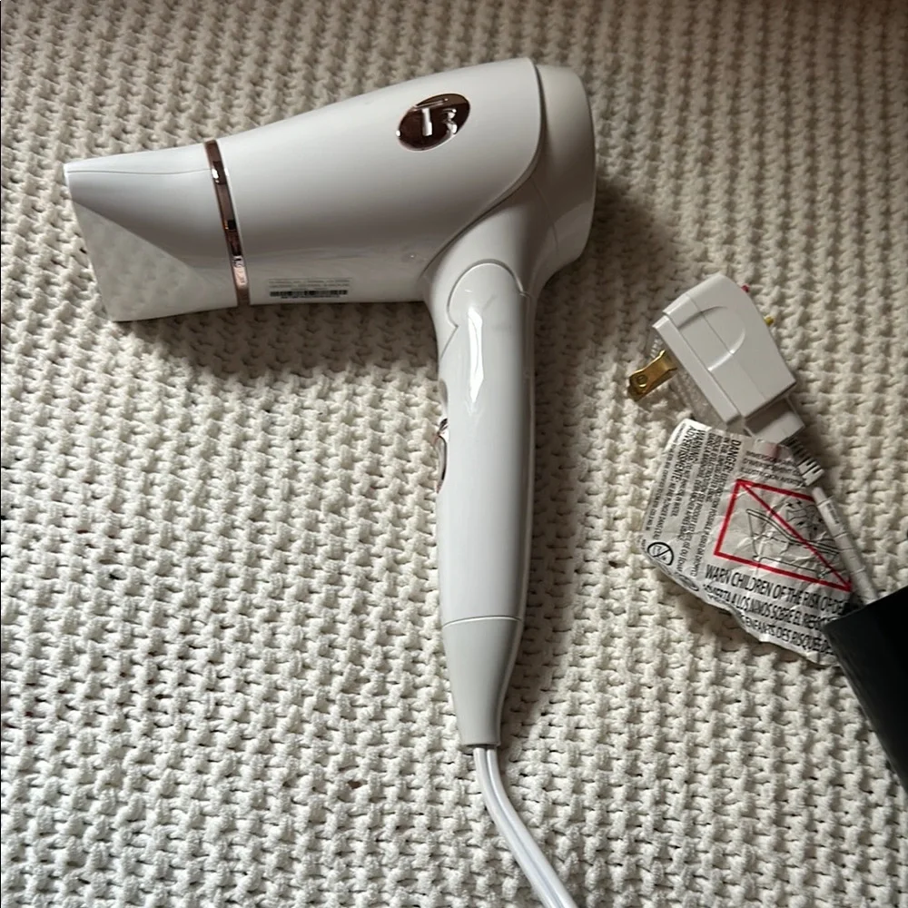 T3 FEATHERWEIGHT COMPACT with Attachments - Picture 3 of 6